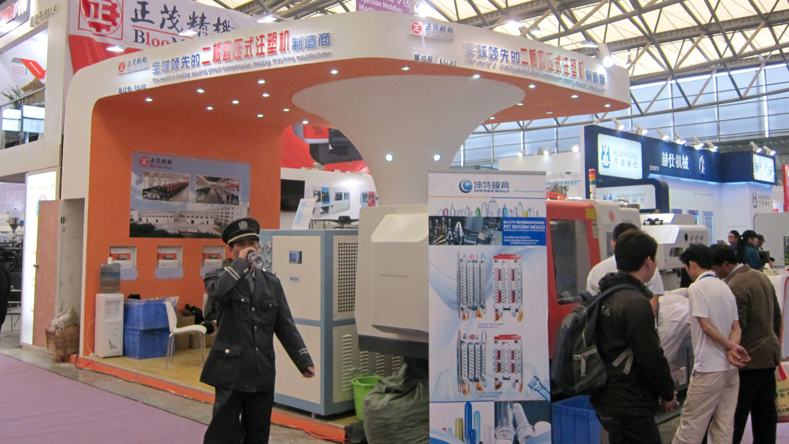 AMV Design exhibition stand chinaplas 2014 Bloo Machine - Allestimento stand espositivo